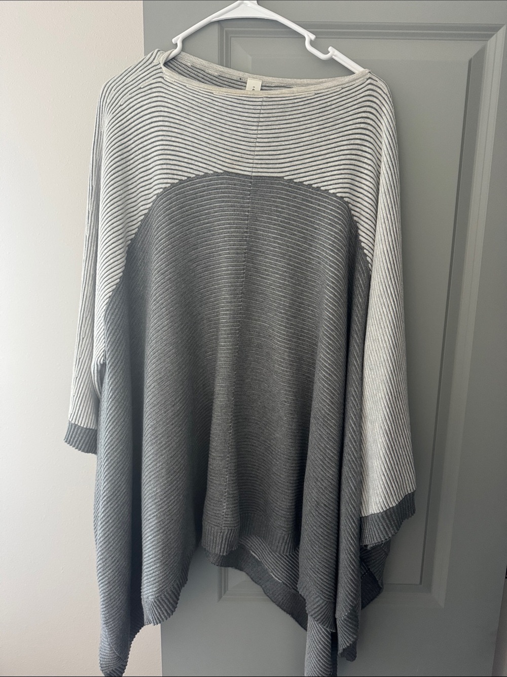 Lululemon Women's Two-Tone Gray & Cream Knit Poncho